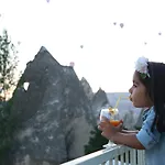 Unicorn Cave Otel 2*