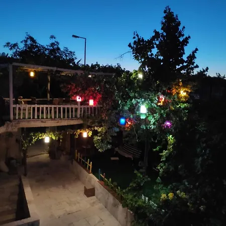 Unicorn Cave Отель