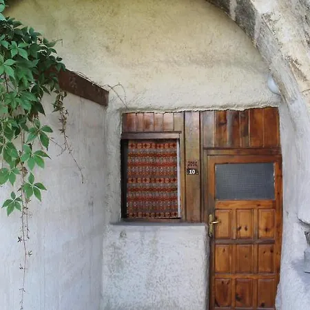 Unicorn Cave Γκόρεμε