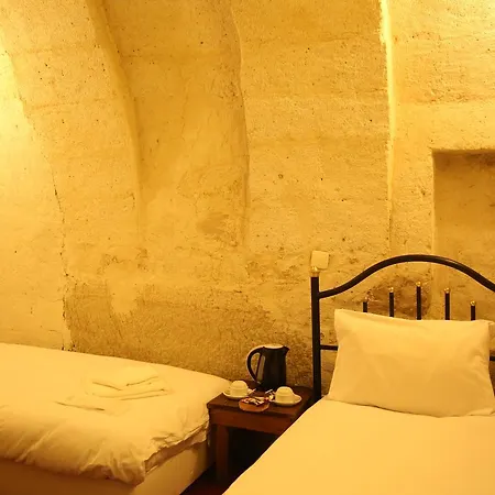 Unicorn Cave غوريمِيه