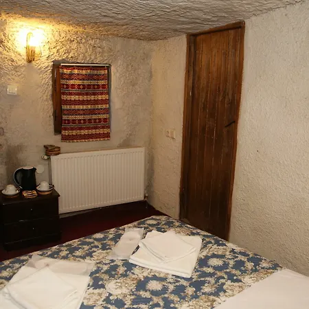 Unicorn Cave 2* غوريمِيه